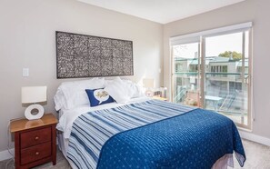 2 bedrooms, iron/ironing board, WiFi, bed sheets - Oceanfront Condo: Your Getaway by the Sea (Ladysmith)