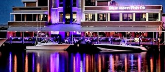 SHORT WALK TO BEACH AND RESTAURANTS HEATED POOL