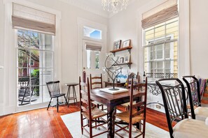 Dining - New Orleans charm with Gated Parking! (New Orleans)