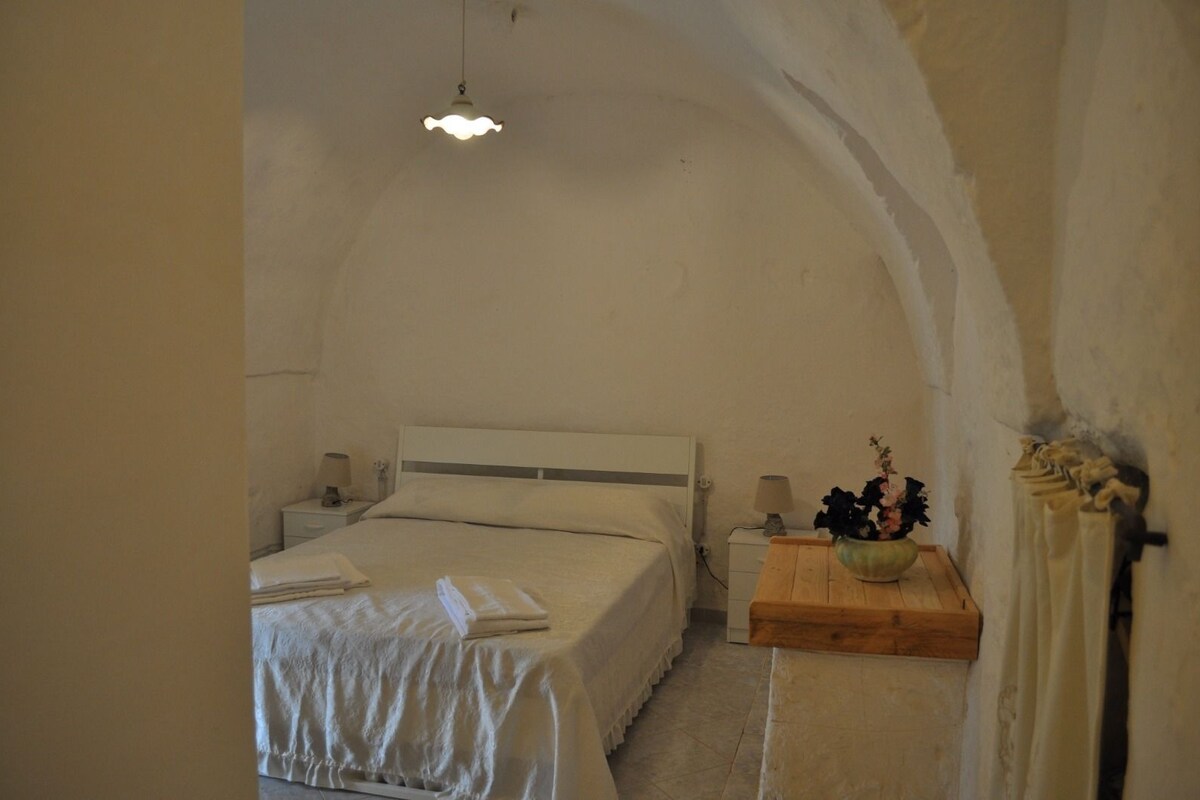 Standard Double Room, 1 Queen Bed (3) | Desk, bed sheets