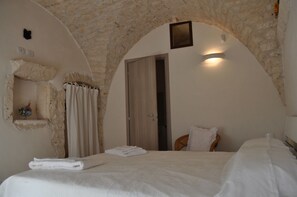 Standard Double Room, 1 Queen Bed (2) | Desk, bed sheets - Masseria Piatone (Ostuni)