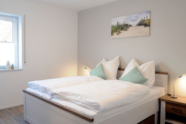 2 bedrooms, iron/ironing board, travel cot, WiFi