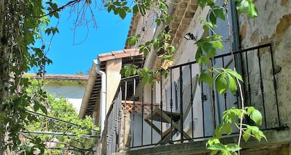 Iris On a hillside gite sleeps 4 Mas EDEN Unobstructed view