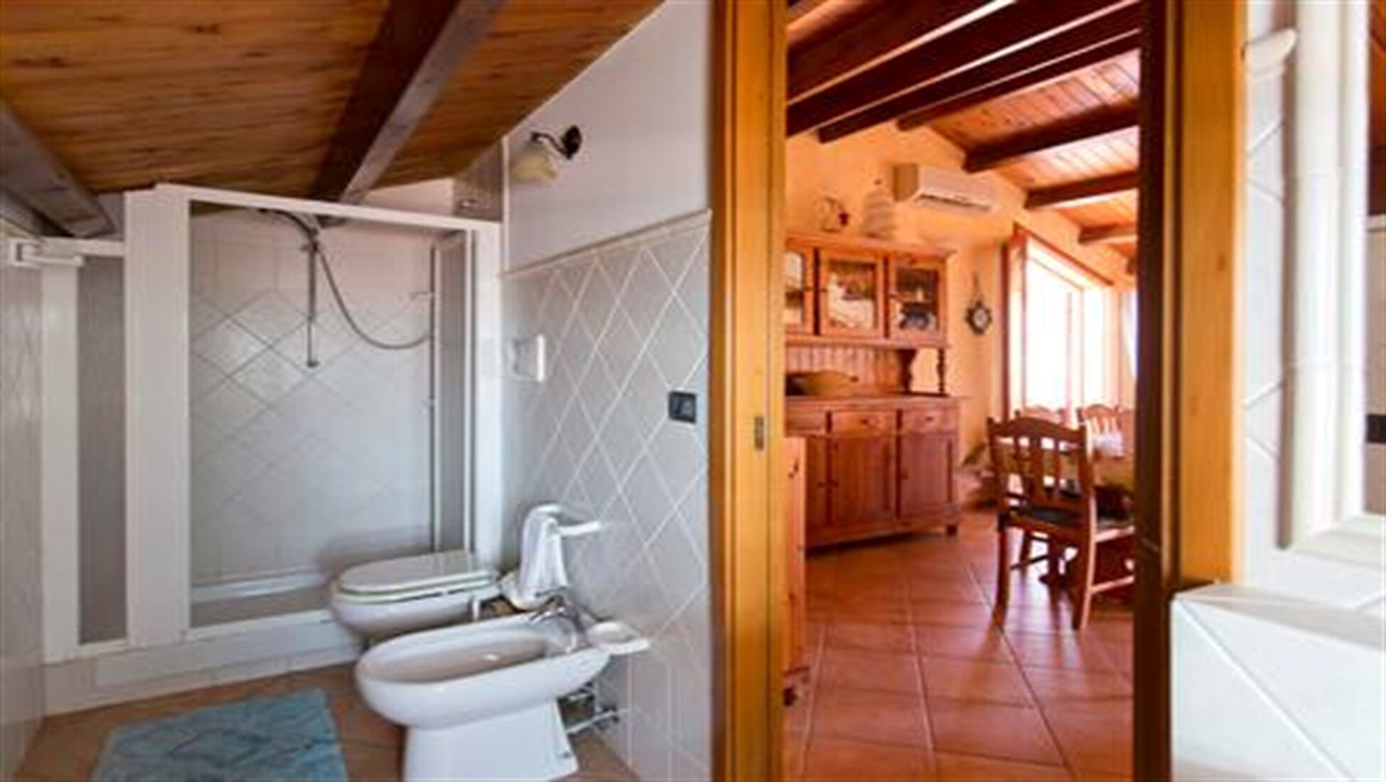Dusche, Haartrockner, Bidet, Handtücher