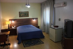 Desk, iron/ironing board, rollaway beds, free WiFi