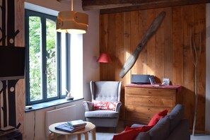 Fernseher, Kamin, DVD-Player, Stereoanlage