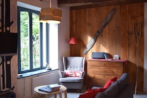 TV, peis, DVD-spiller og stereoanlegg