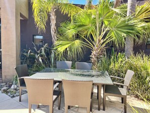 Outdoor dining - Pacific Paradise: 3  BR, 1.5  BA House in Torquay, Sleeps 7 (Torquay)