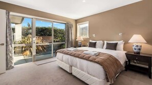 4 bedrooms, iron/ironing board, free WiFi, bed sheets - Postcard perfect views - Stewart Lodge Luxury Spa (Queenstown)