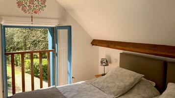 2 bedrooms, iron/ironing board, travel cot, free WiFi