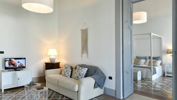 Suite, vista al jardín | 1 habitación, ropa de cama de alta calidad y camas con pillow-top