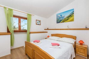 2 bedrooms, WiFi, bed sheets - Rustic holiday house VRH (Vrh)