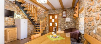 Rustic holiday house VRH