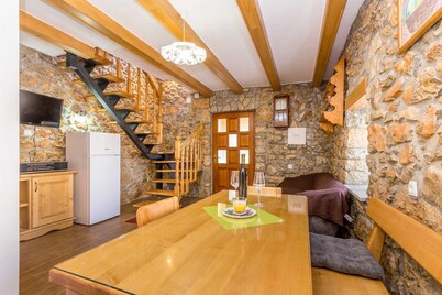 Rustic holiday house VRH
