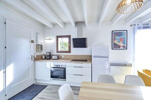Fridge, microwave, oven, stovetop - House with garden, 8 minutes Beach LA BAULE, residence with swimming pool (Guérande)