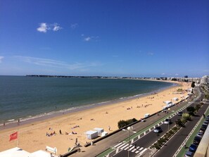 Plage à proximité, chaises longues