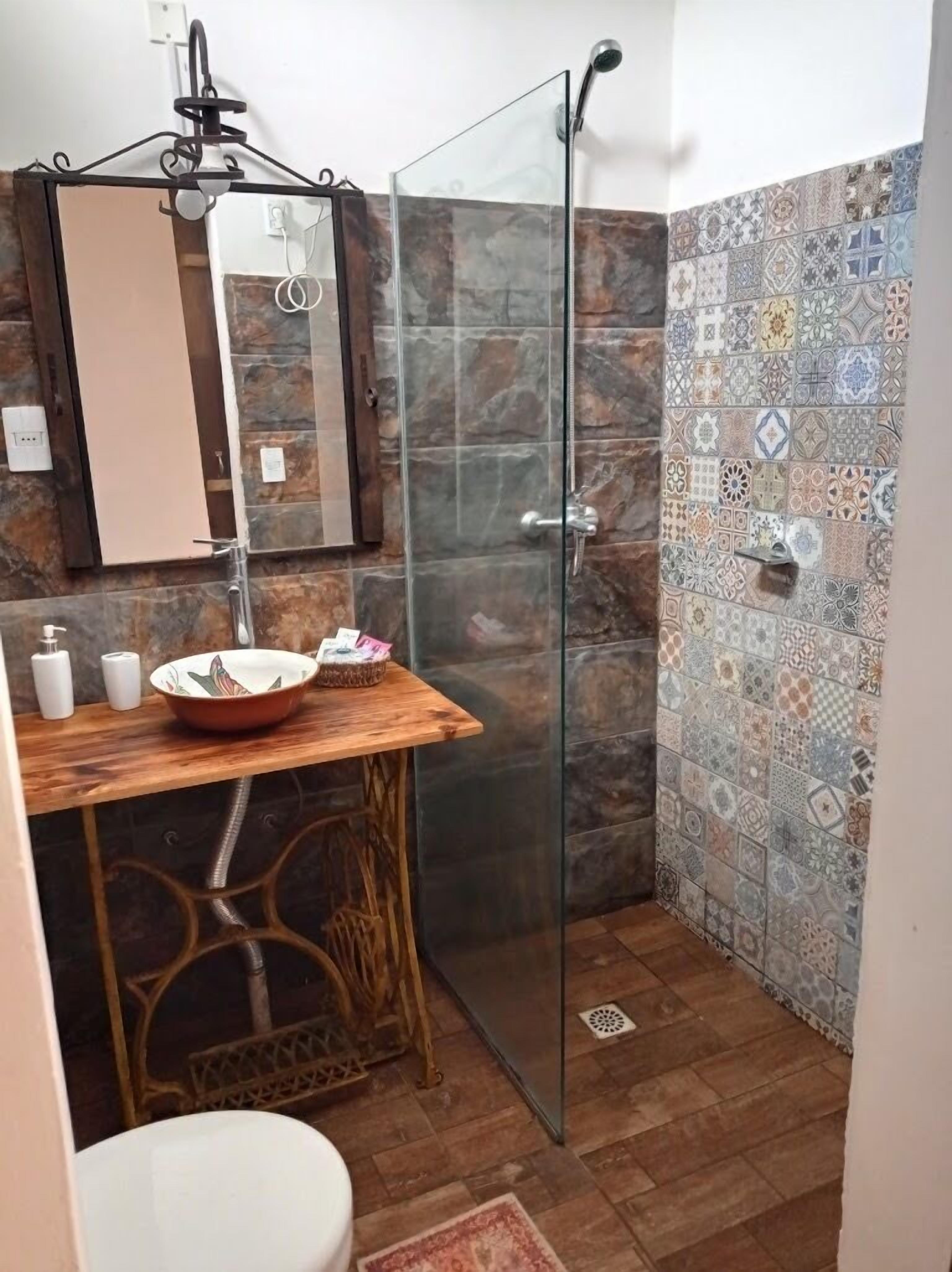 Ducha, cabezal de ducha tipo lluvia, artículos de tocador gratuitos
