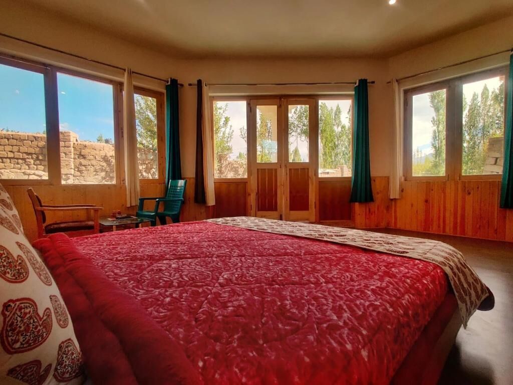 Egyptian cotton sheets, premium bedding, memory-foam beds, in-room safe