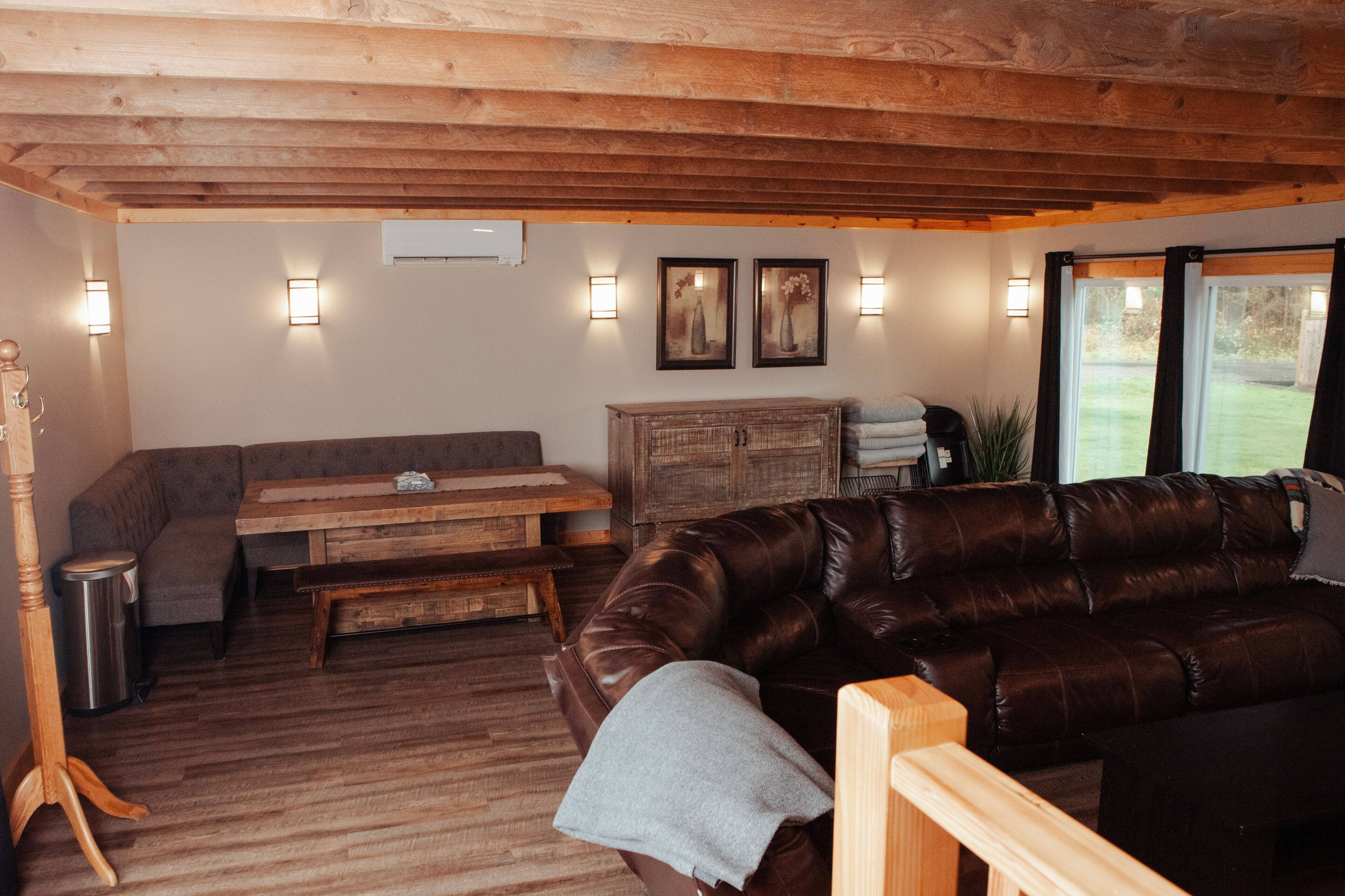 Smart-TV, Bücher, Stereoanlage