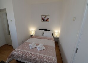 1 Schlafzimmer, Schreibtisch, Bügeleisen/Bügelbrett, WLAN