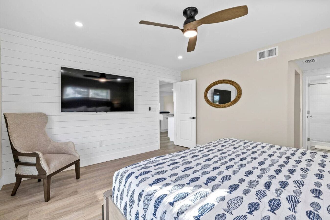 3 chambres, bureau, Wi-Fi gratuit, draps fournis