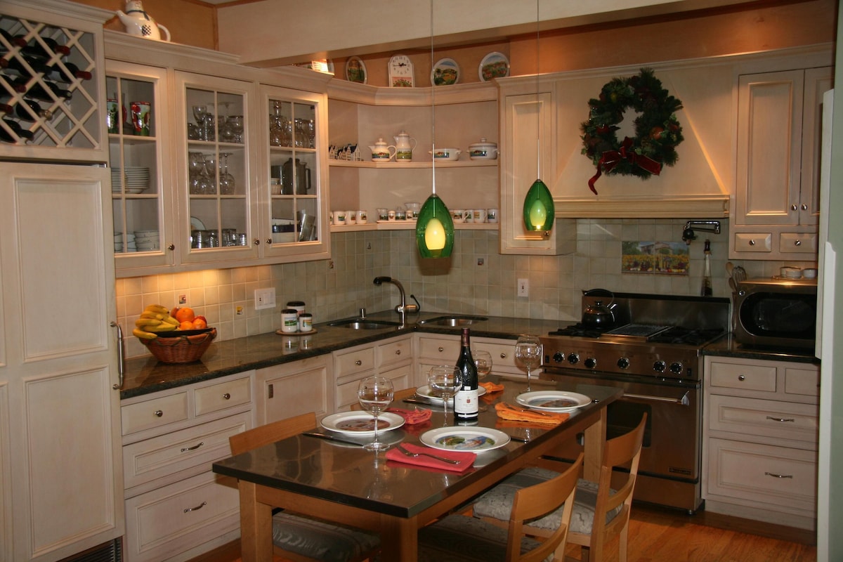 Unique location on dead end street and the Presidio.