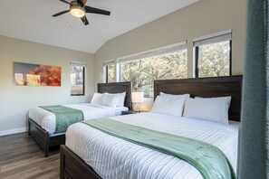 5 Schlafzimmer, Schreibtisch, Reisekinderbett, WLAN