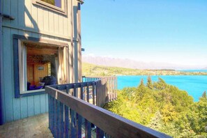 Property grounds - Maxwell Place (Queenstown)