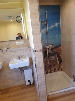 Shower, hair dryer, towels