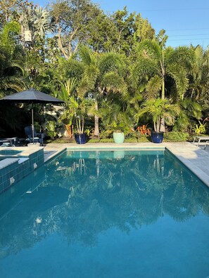 Outdoor pool, a heated pool - Pompano Beach House 5 min. from the Ocean. Heated salt water pool (Pompano Beach)