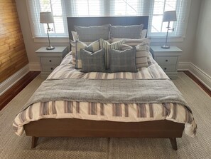 4 bedrooms, desk, iron/ironing board, free WiFi