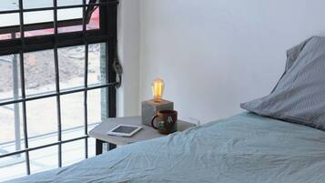 Departamento, 2 habitaciones, balcón, vista a la ciudad | Decoración personalizada y muebles diferentes