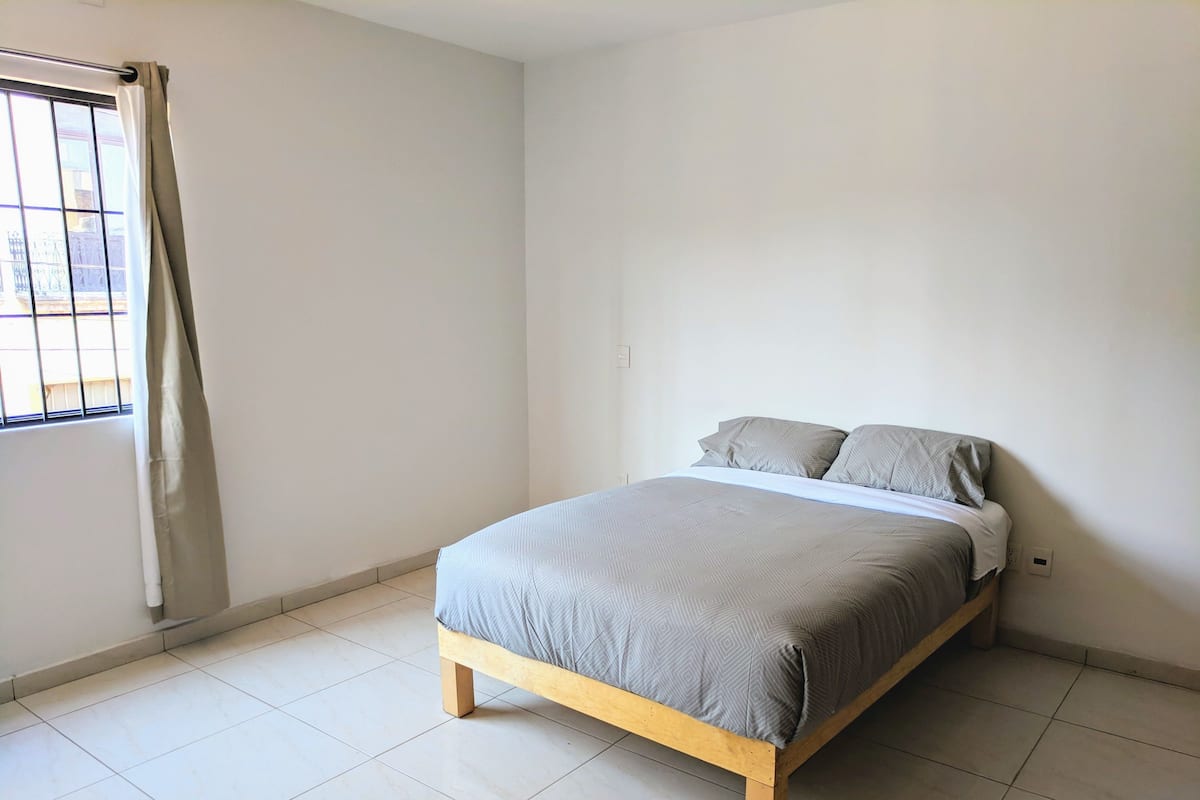1 habitación, decoración personalizada y muebles diferentes