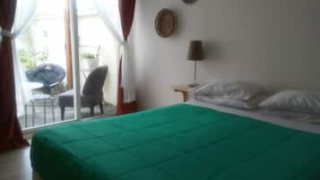 Family House, 3 Bedrooms | Iron/ironing board, free WiFi, bed sheets