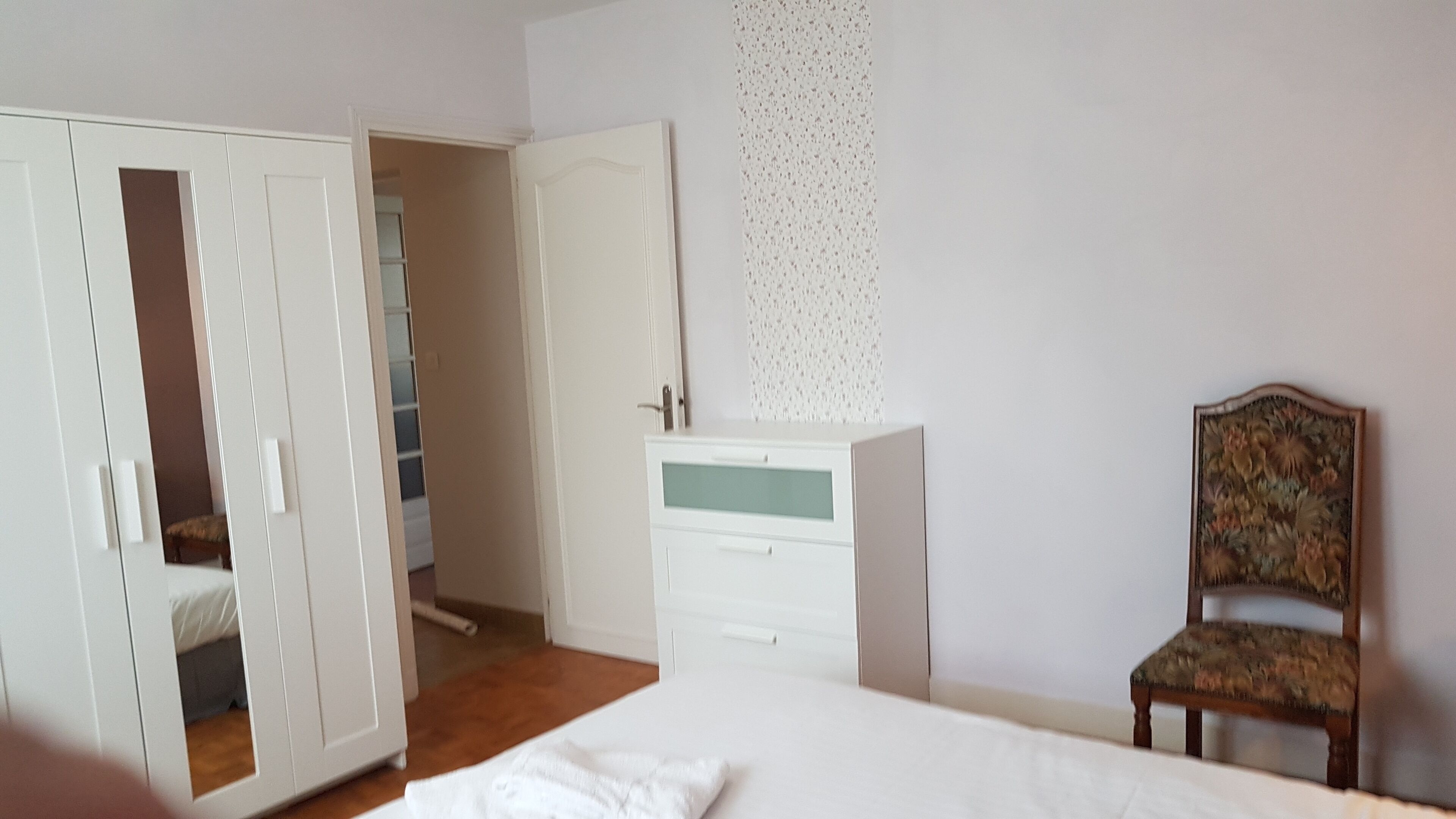 1 chambre, fer et planche à repasser, lit parapluie, Wi-Fi gratuit
