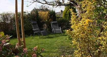 Furnished apartment in comfortable single-family house with mature garden