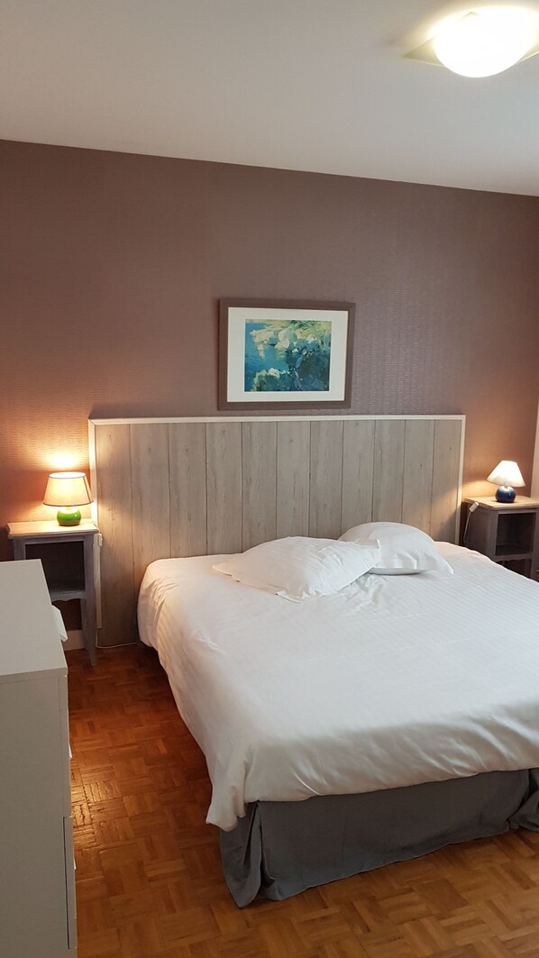 1 bedroom, iron/ironing board, travel cot, free WiFi