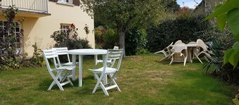 Furnished apartment in comfortable single-family house with mature garden