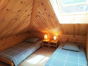 2 slaapkamers, een strijkplank/strijkijzer, reisbedje, gratis wifi