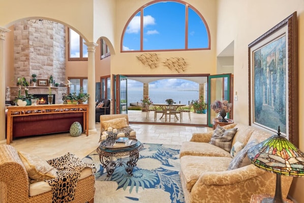 Smart TV, computer monitors