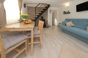 Smart TV, fireplace, offices