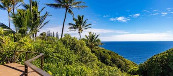 Gardenia Room on Tropical Lush Farm in Haiku, Maui with Private Soak Pool