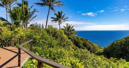 Gardenia Room on Tropical Lush Farm in Haiku, Maui with Private Soak Pool