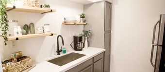 Desert Modern Old Town Oasis | Fresh Renovation! | Walk to Restaurants & Bars