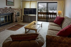 TV, fireplace - June Lake Interlaken 15, Lake Mountain and Views! (June Lake)