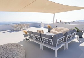 Terrace/patio - Gemma villa with Swimming Pool and Sunset View. (Pyrgos Kallistis)