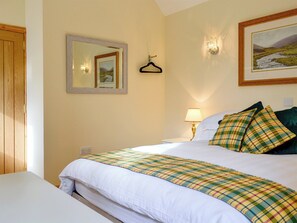 1 bedroom, free WiFi, bed sheets - The Old Inverchroskie Kennels (Enochdhu, near Pitlochry)