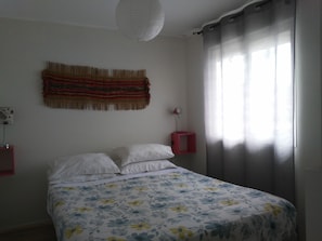 Iron/ironing board, free WiFi, bed sheets
