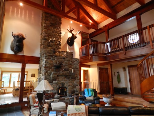 Custom Mountain Home, Great Skiing and Hiking ~ Premier Host and Home! 5 Stars