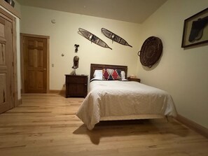 5 bedrooms, iron/ironing board, free WiFi, bed sheets